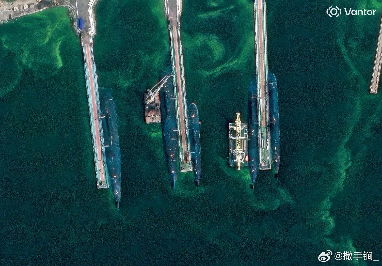 俄太平洋舰队雷巴奇核潜艇基地的核潜艇，已开始覆盖防无人机网。此基地位于堪察加半岛