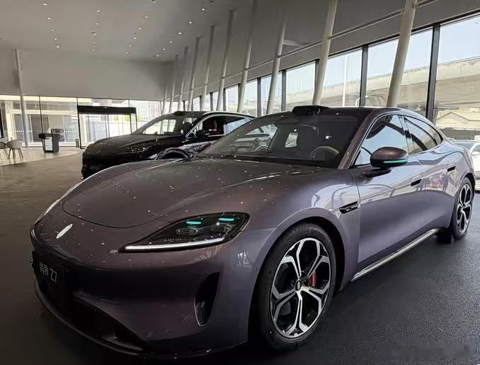 在纯电市场卷到极致的今天，尚界Z7用实力重新定义中大型轿跑的“全能标杆”。低趴溜