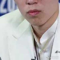 4月2日开拓者因为两年前违规接触杨瀚森，导致如今被联盟重罚10万美元。开拓者官方