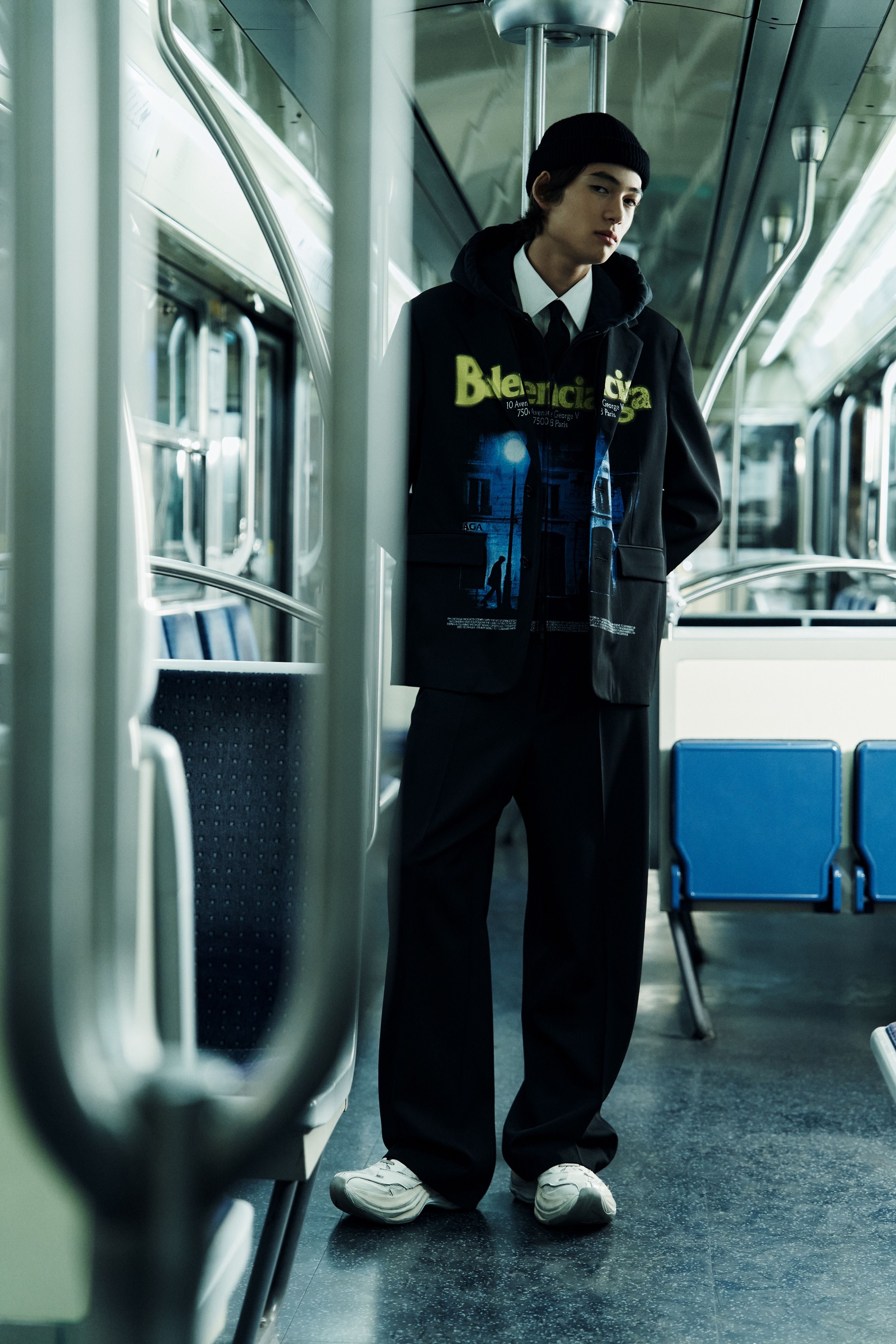 陈飞宇｜Balenciaga 冬季 26 系列发布秀帅哦 ！飞宇今晚观秀造型正式