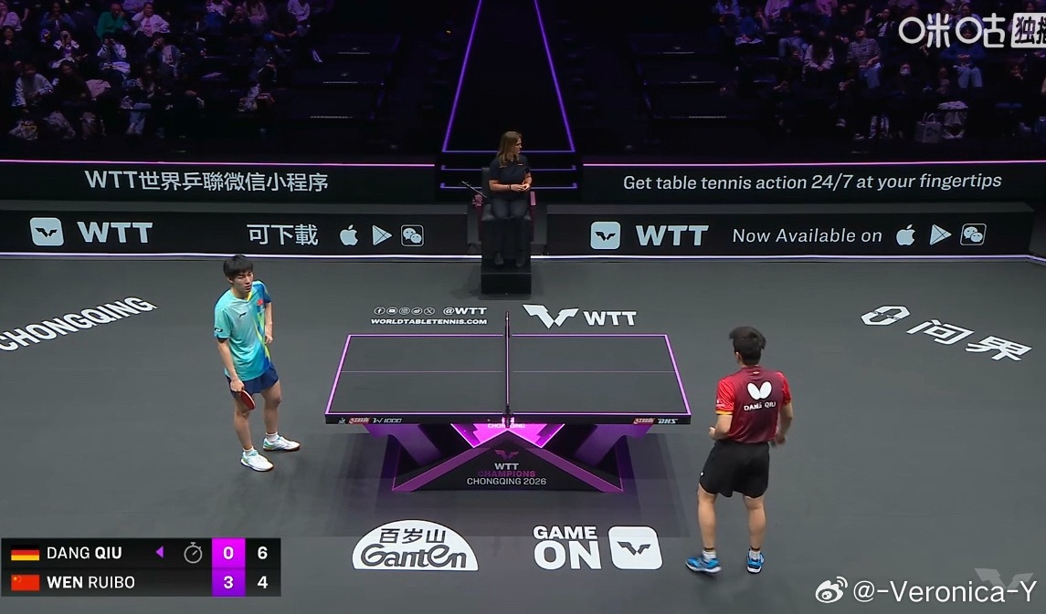 邱党认为球裂开了 要重打？ 