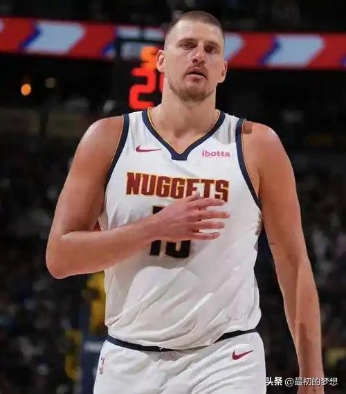 本赛季nba各项数据第一人！谁是联盟第一人一目了然！

场均篮板 约基奇  12