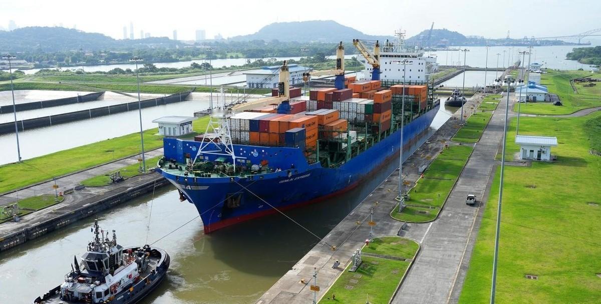 今年 2 月，巴拿马在美国施压下，借口“违宪”强行收回中企运营的运河两港口。中远