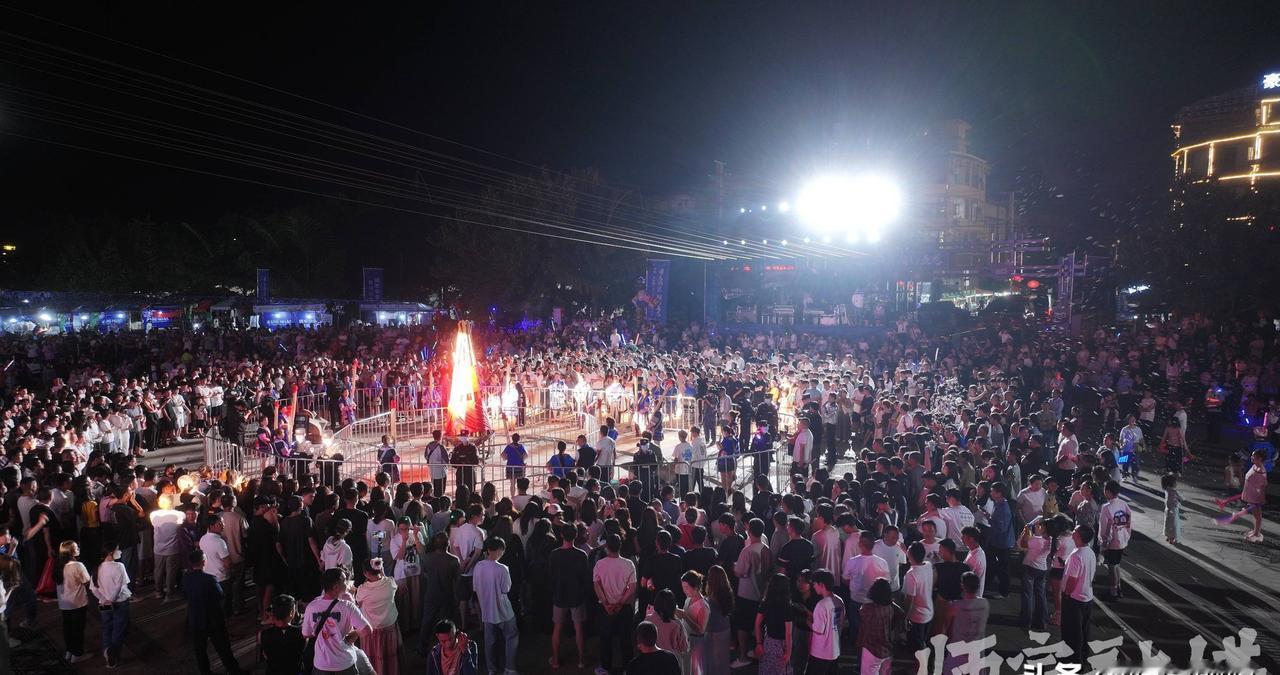 我真没想到，一个藏在山沟沟里的乡镇，能把“三月三”玩成这样。

4月17到19号