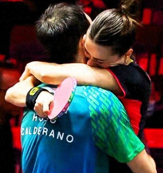 巴西名将雨果新加坡大满贯赛场上演一日冰火两重天：
下午男单1/8决赛1-3不敌陈