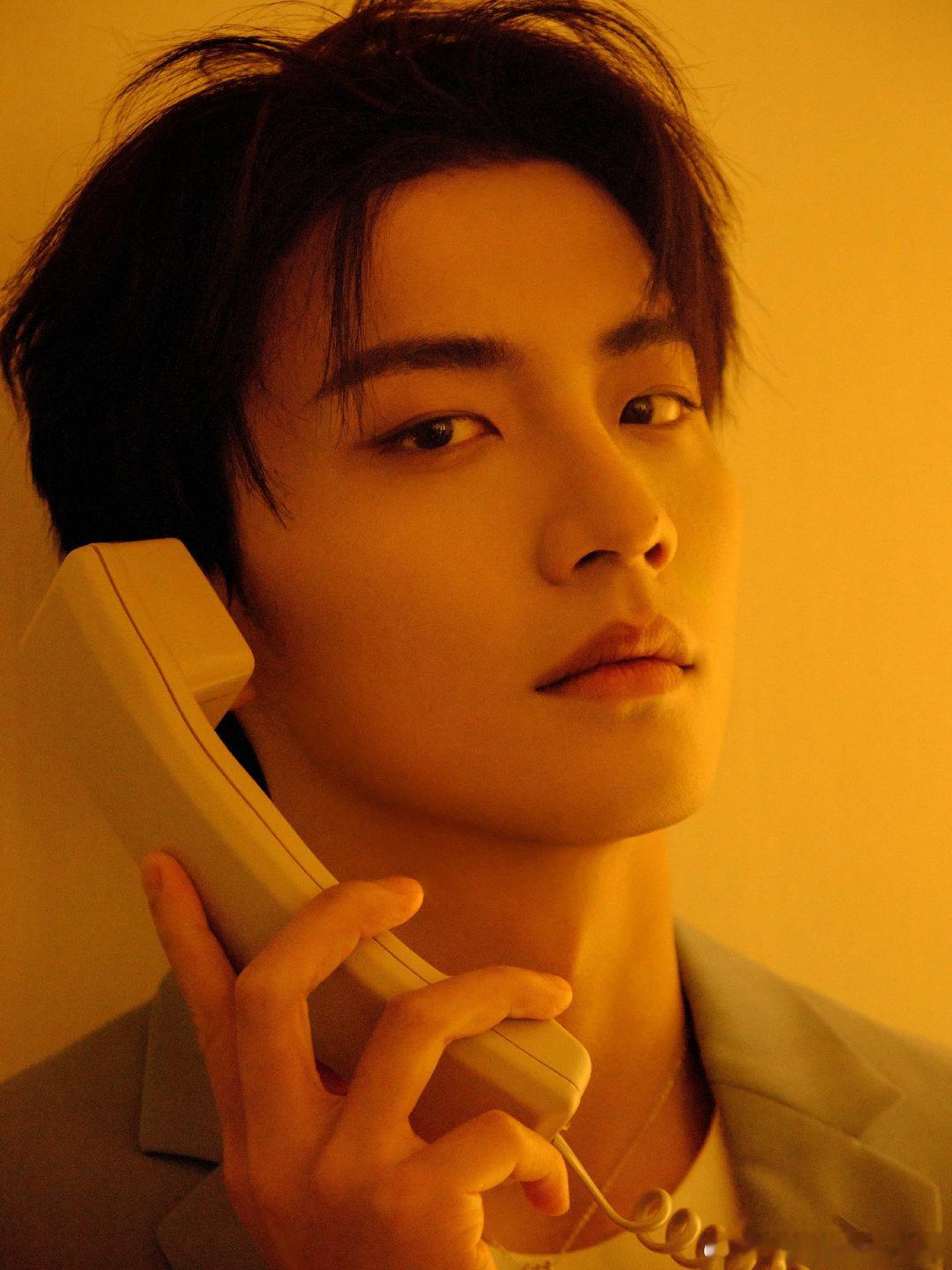 #陈鑫海的下颌线#  真不愧是我们的大帅哥呀，这一次能够看到 陈鑫海的下颌线，简