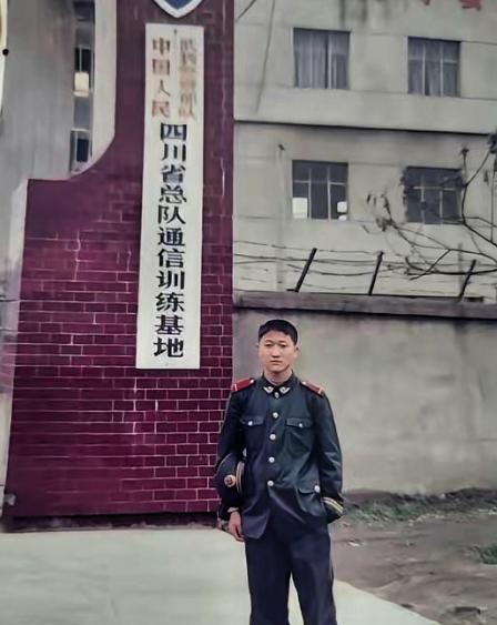 2006年，3名壮汉挟持一名18岁女学生。途中，女学生求助同车的武警战士。谁知，