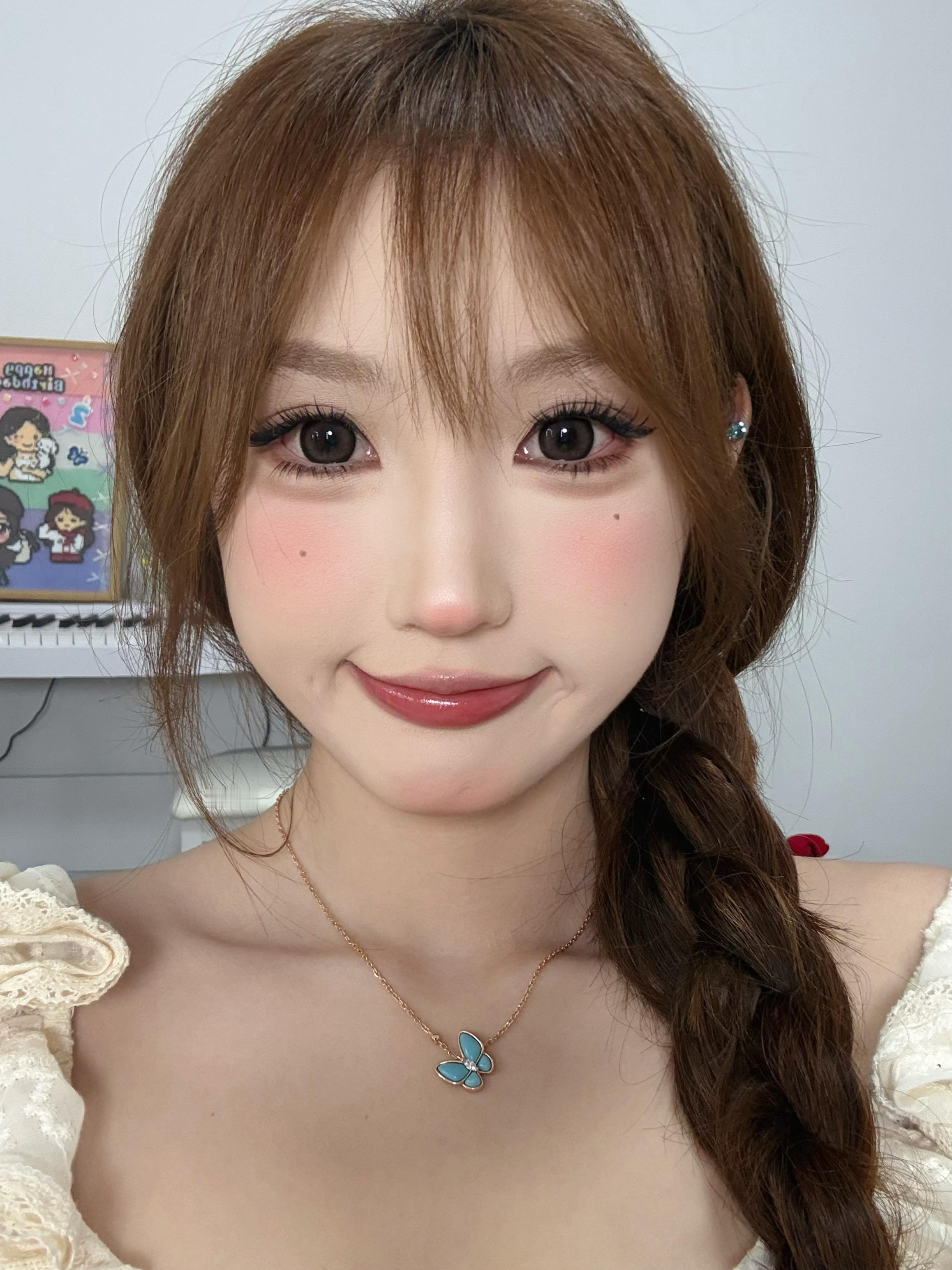 哈喽呀 孩子们 我呢 正在试意大利瑞士的漂亮裙子 感觉每一个都好好看呀！！！！！