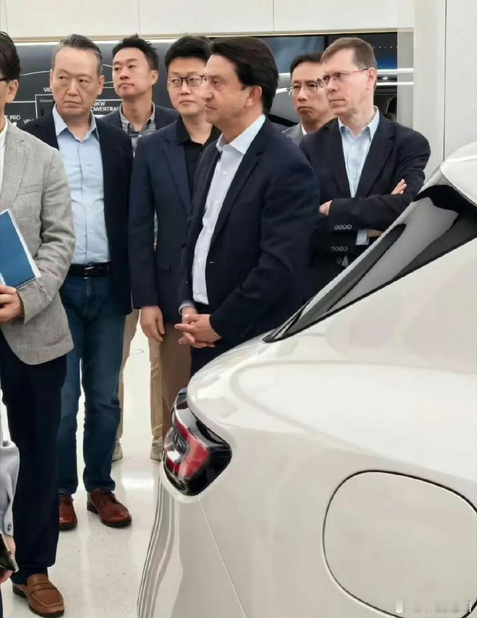 韩国现代全球CEO考察鸿蒙智行，真怕他们一回国就说华为是韩国的。中国现在的新能源