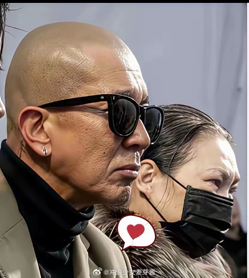 具俊晔对大S是真爱呀！一年时间，他一下子苍老了许多，比身旁的丈母娘还要老！ 