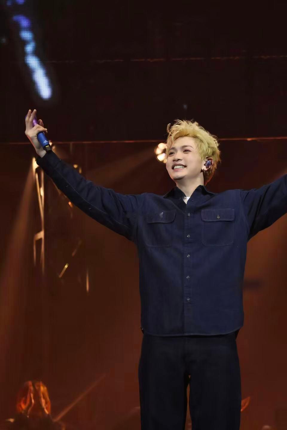 颜人中抢票 深圳站居然售罄了？我还想冲一下呢结果直接没机会。颜人中的现场是真的值