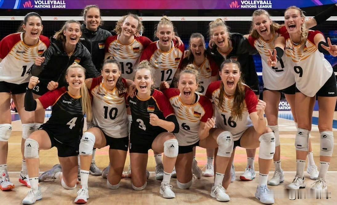 德国女排30人国家联赛VNL大名单

🏐 二传：斯特劳贝 - 格拉布 - 科恩