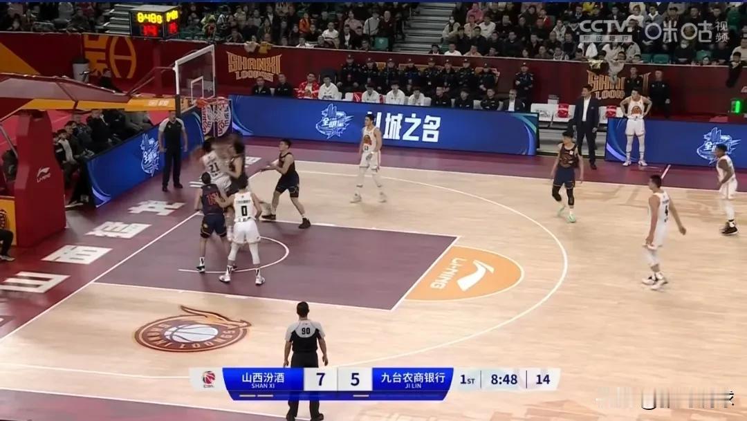 吉林队王梓旭，个货要是不参与进攻，还能用一下，就当成炮灰在场上专注防守。要是参与