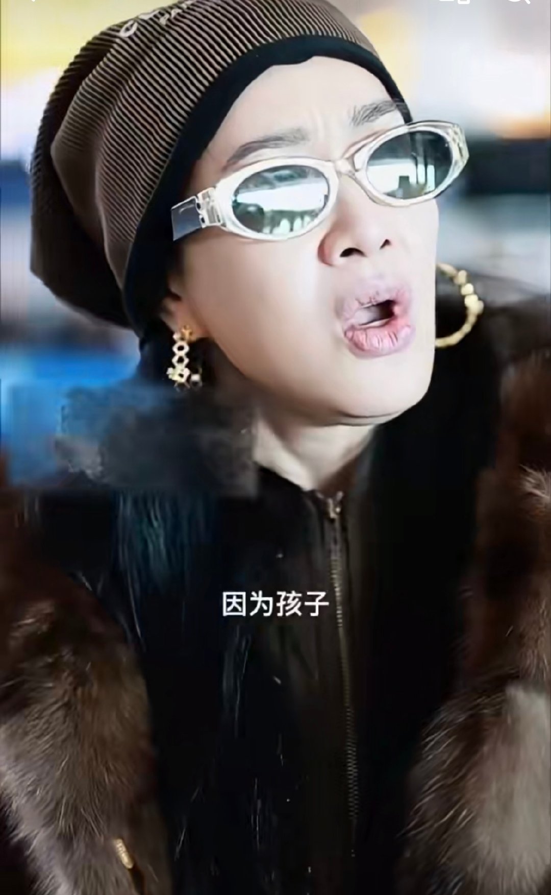 钟丽缇回应女儿们暂不出道的选择，称出道压力大，希望她们先稳住内心，不被外界干扰～