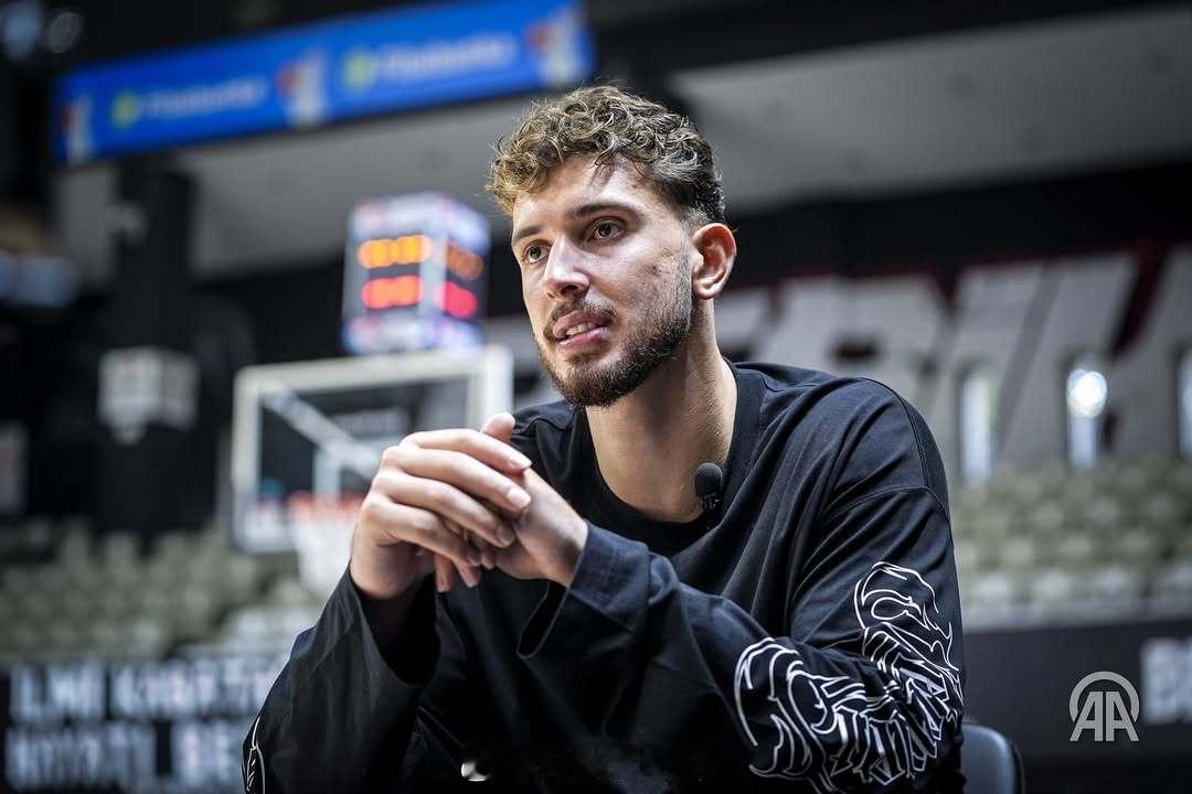 申京说，他第一次去联盟时遇到了困难：“NBA是一个与精神有关的领域。你每2-3天
