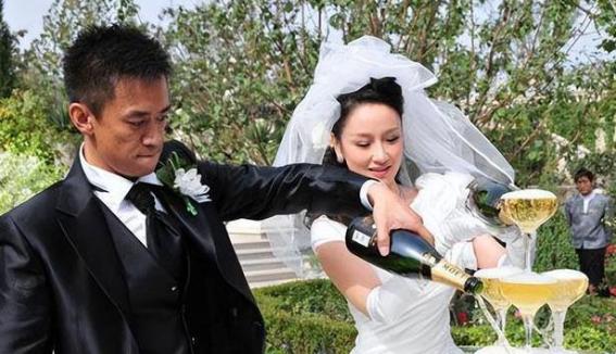 2009年，二婚的王学兵迎娶孙宁。

这场看似门当户对的婚姻，当时让不少人觉得是