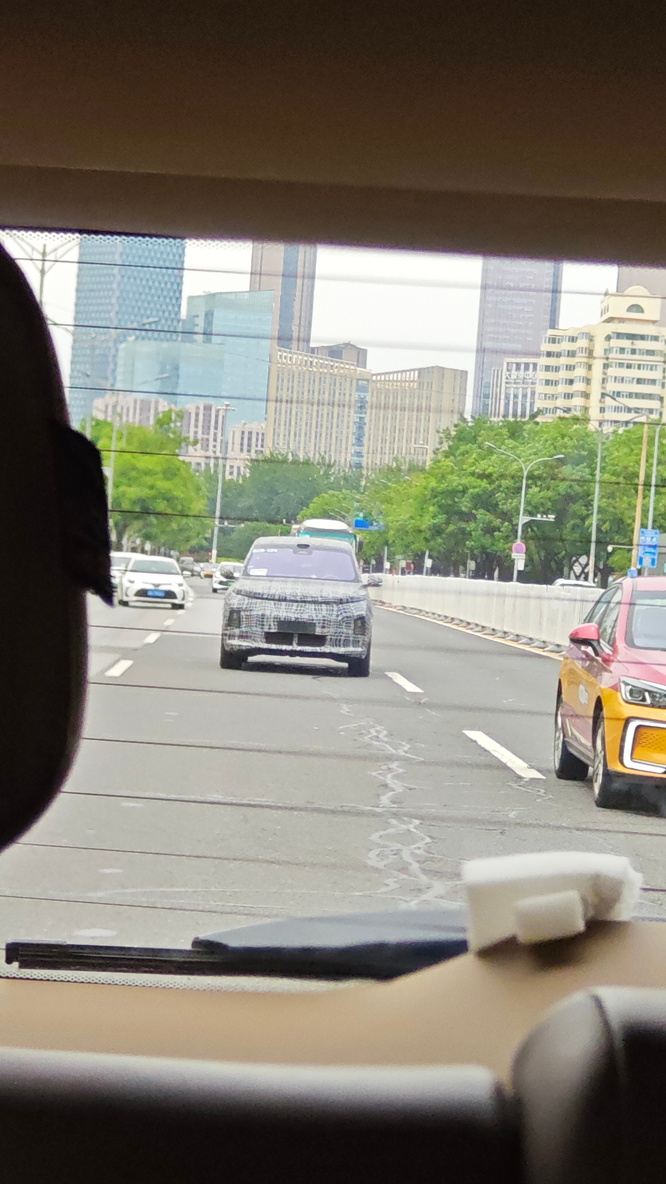 这不是理想L8 Livis吗？理想汽车理想汽车