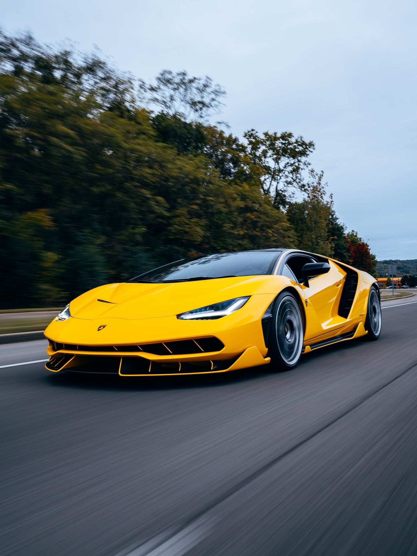 改车吧[超话] Lamborghini Centenario ​​​
