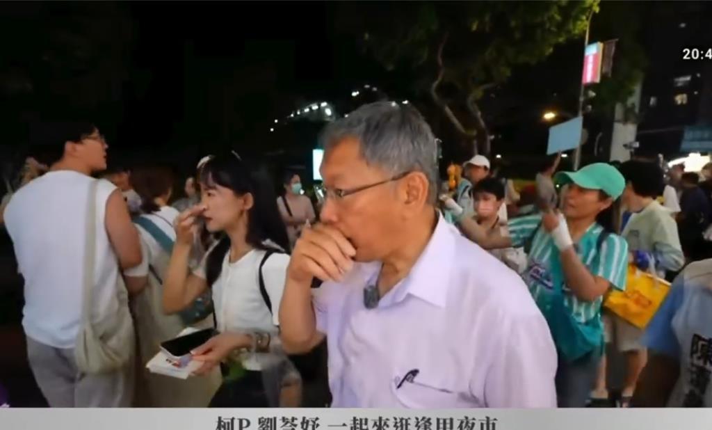 台中警员辣椒水误喷柯文哲引风波
17日，台中市六六分局局长周俊铭在执行民众党创党