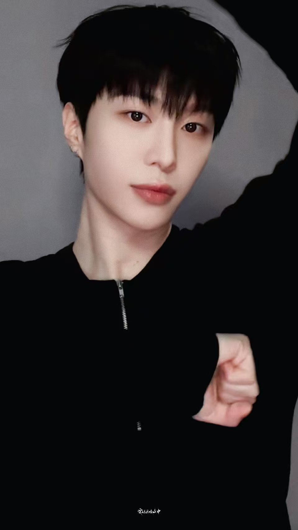 范丞丞手势舞界最严厉的父亲笑不活了！范丞丞这手势舞的表情和动作，妥妥手势舞界最严