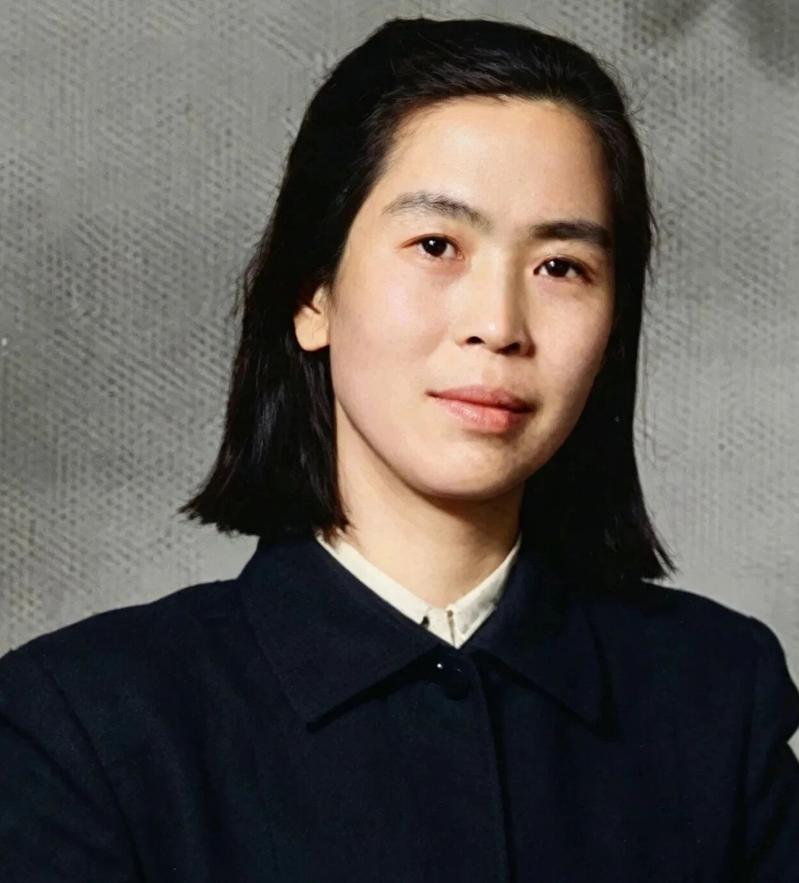 被大家称作 “井冈之花” 的红军女英雄，指的是谁？

说的就是是革命战争年代的贺