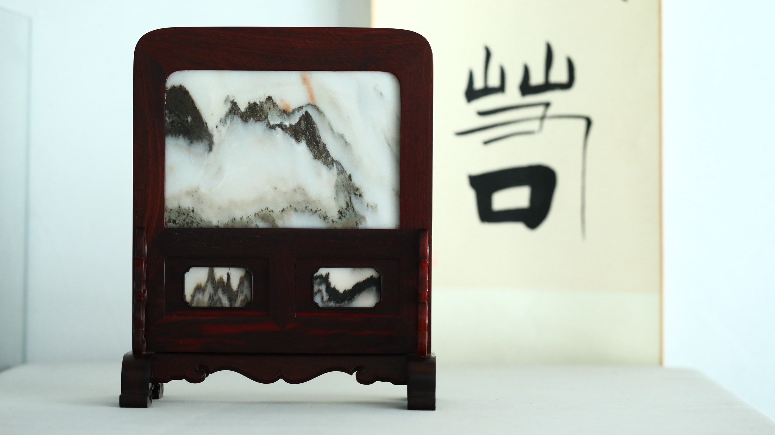 小叶紫檀嵌云石 | 明式座屏本是石中石，生成山外山。25.5*20.7*9.5c