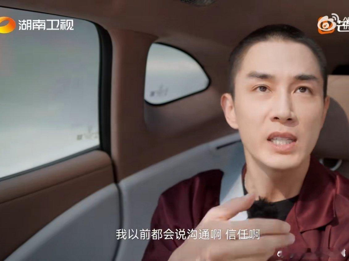 李承铉对戚薇没有秘密湖南卫视背后 李承铉在节目里说，和戚薇之间安全感爆棚，所以秘