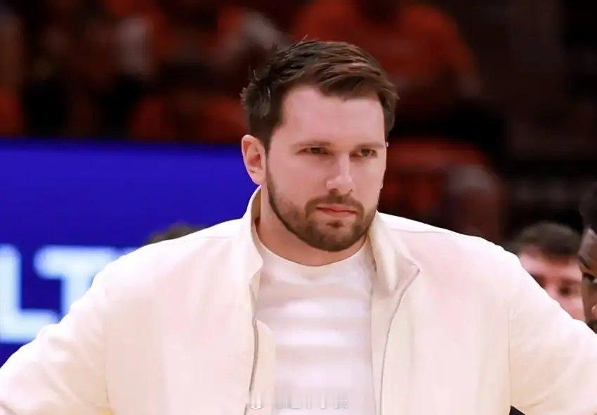 曝东契奇承诺承担蒂埃罗被驱逐罚款据ESPN记者Dave McMenamin透露，