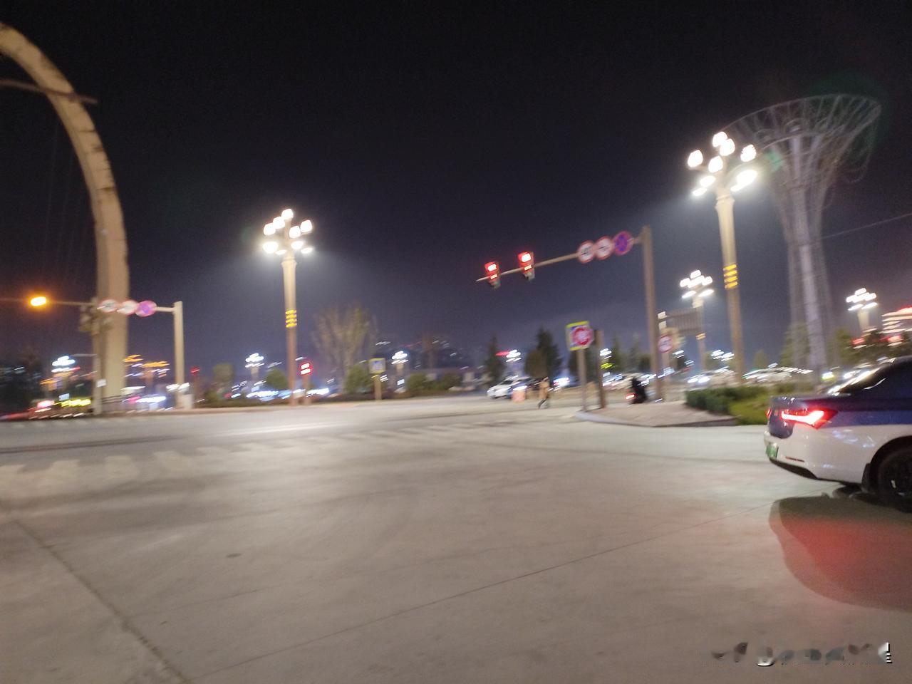 差不多吧，我们这儿交了32年了，今年刚刚退休也就2600