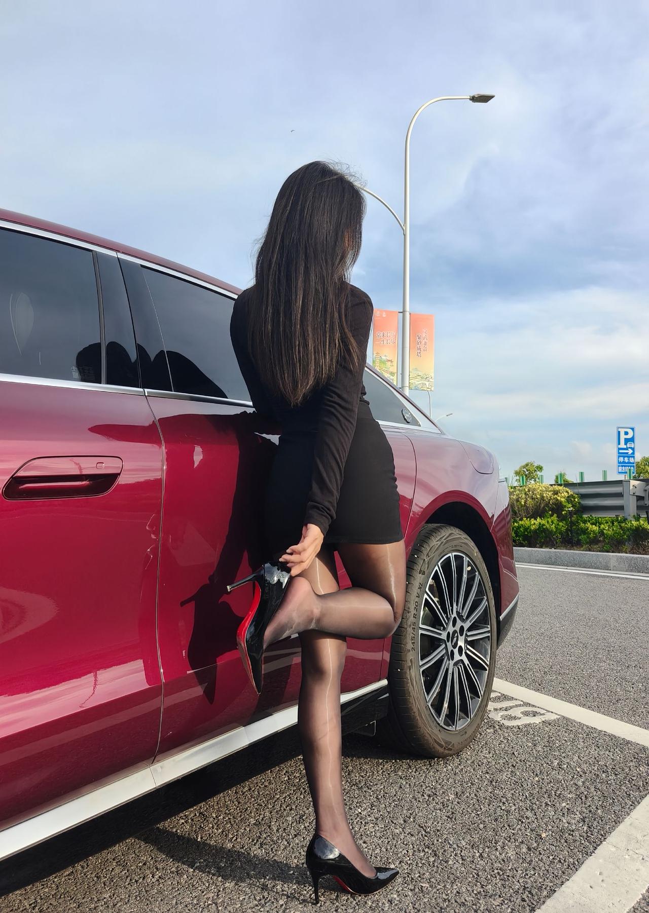 高跟鞋配袜子会怎样