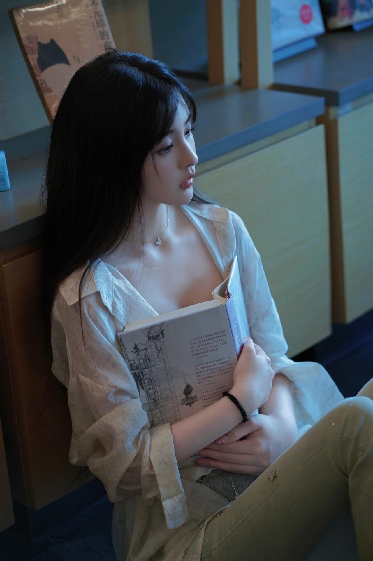 发现了，给了点赞的很多都是帅哥美女，不知道是什么原因？ 对美女的评论 8889万