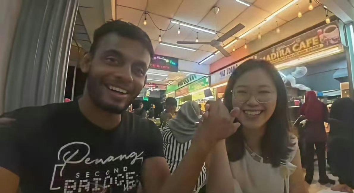 一名印度网红晒出与咱们国内美眉合照，言称很快奔现！不羡鸳鸯不羡仙，只羡种姓制度下
