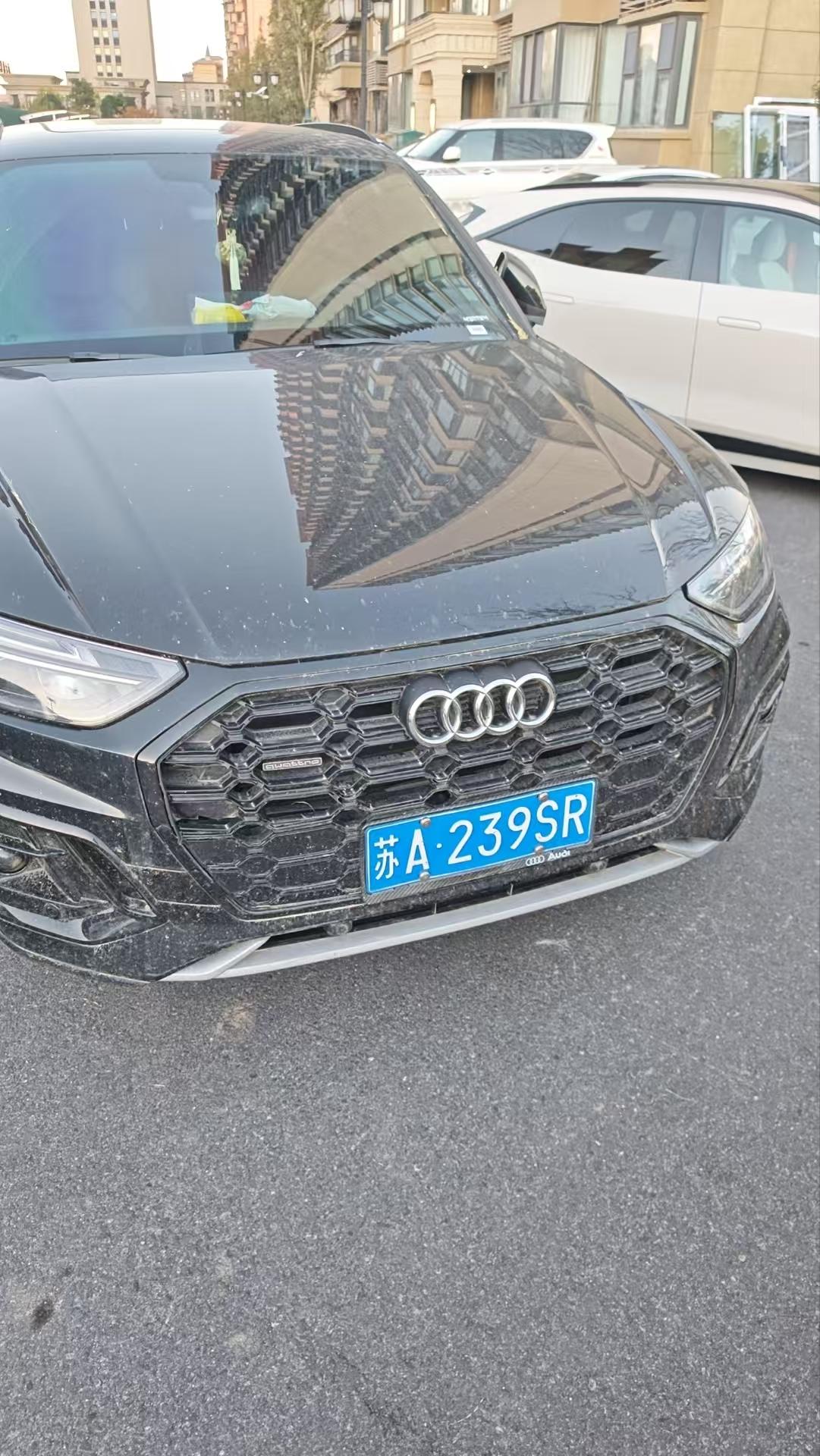 今天是金碧物业走后的第33天。

早上有一辆乱停的车辆，挡住了别人的车辆的进出。