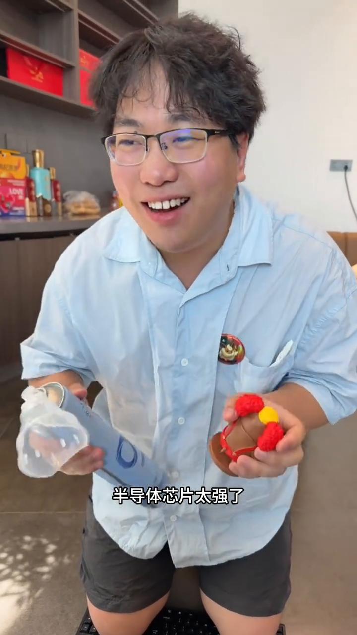 对不起兄弟们，900家上涨，我是红的。半导体芯片太强了，我没办法，左手半导体右手