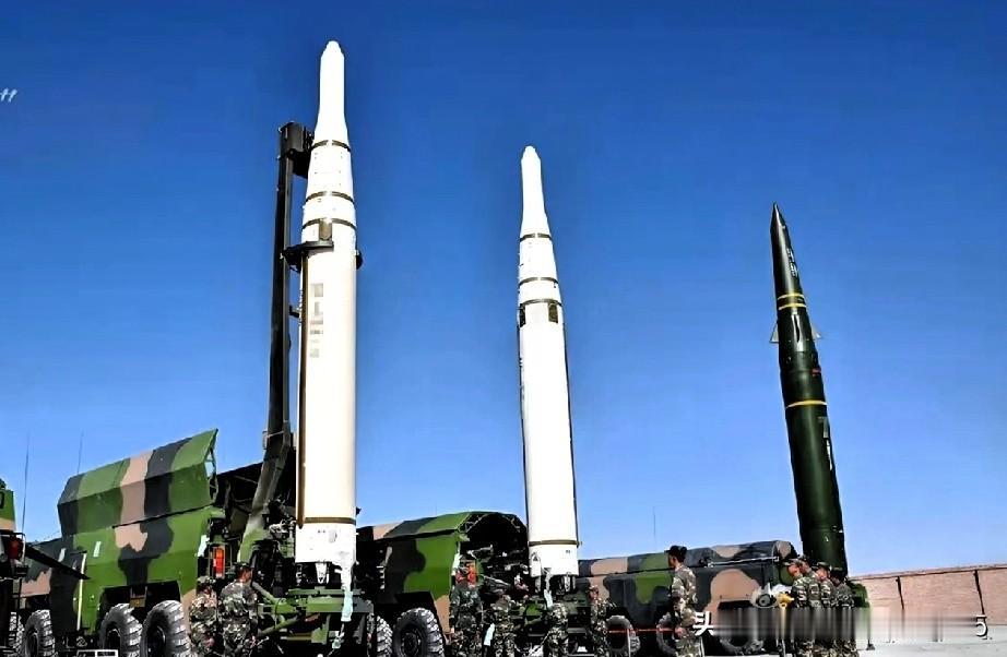 东部战区公开展示的导弹发射架，与其说是为了展示技术水平，不如说是为了展示战士们的