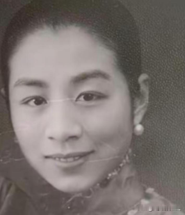 1947年，57 岁海关总署署长张福运，与17岁的养女发生关系。不久后养女怀孕，