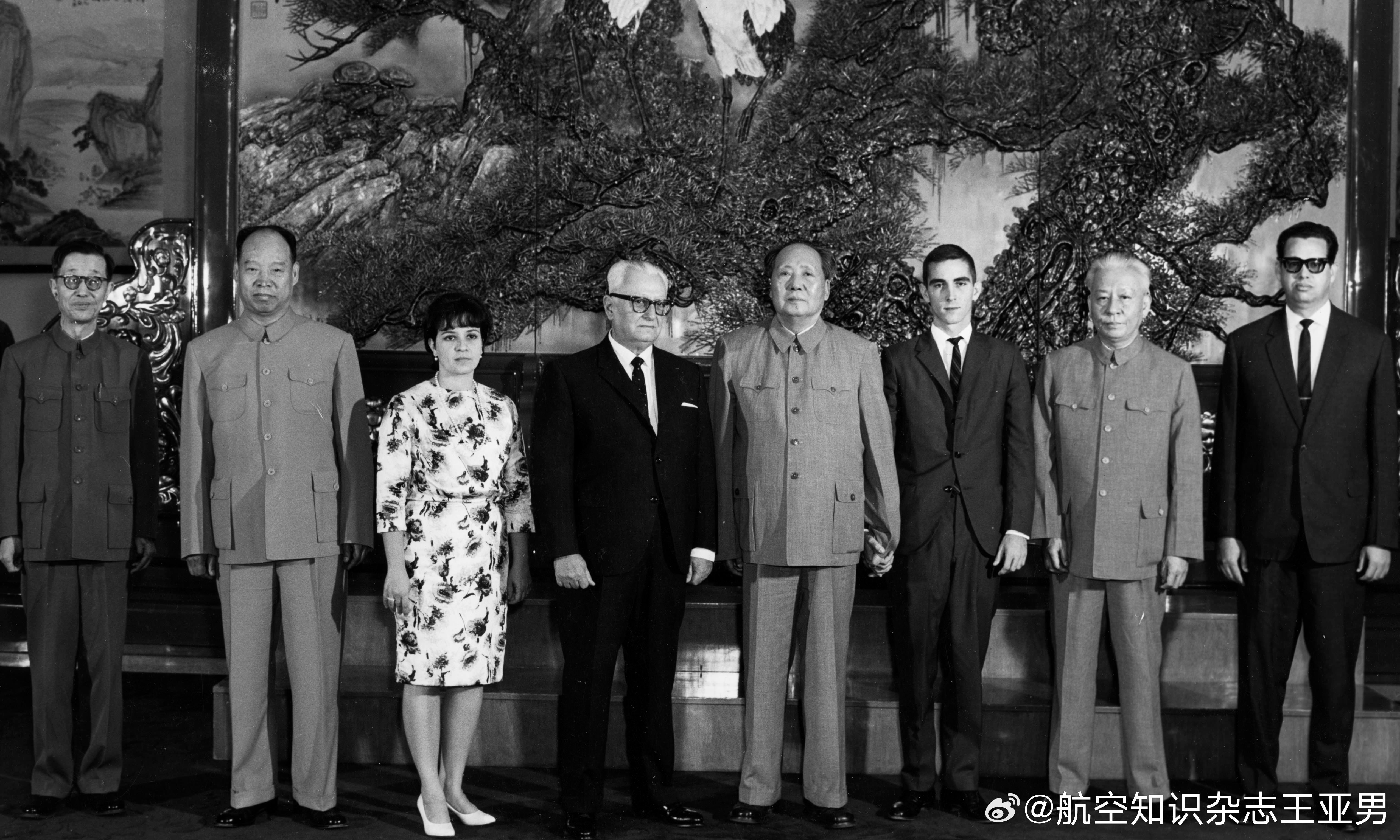 1965年9月30日，毛泽东主席等领导同志接见古巴最高法院院长恩里克·哈特·拉米