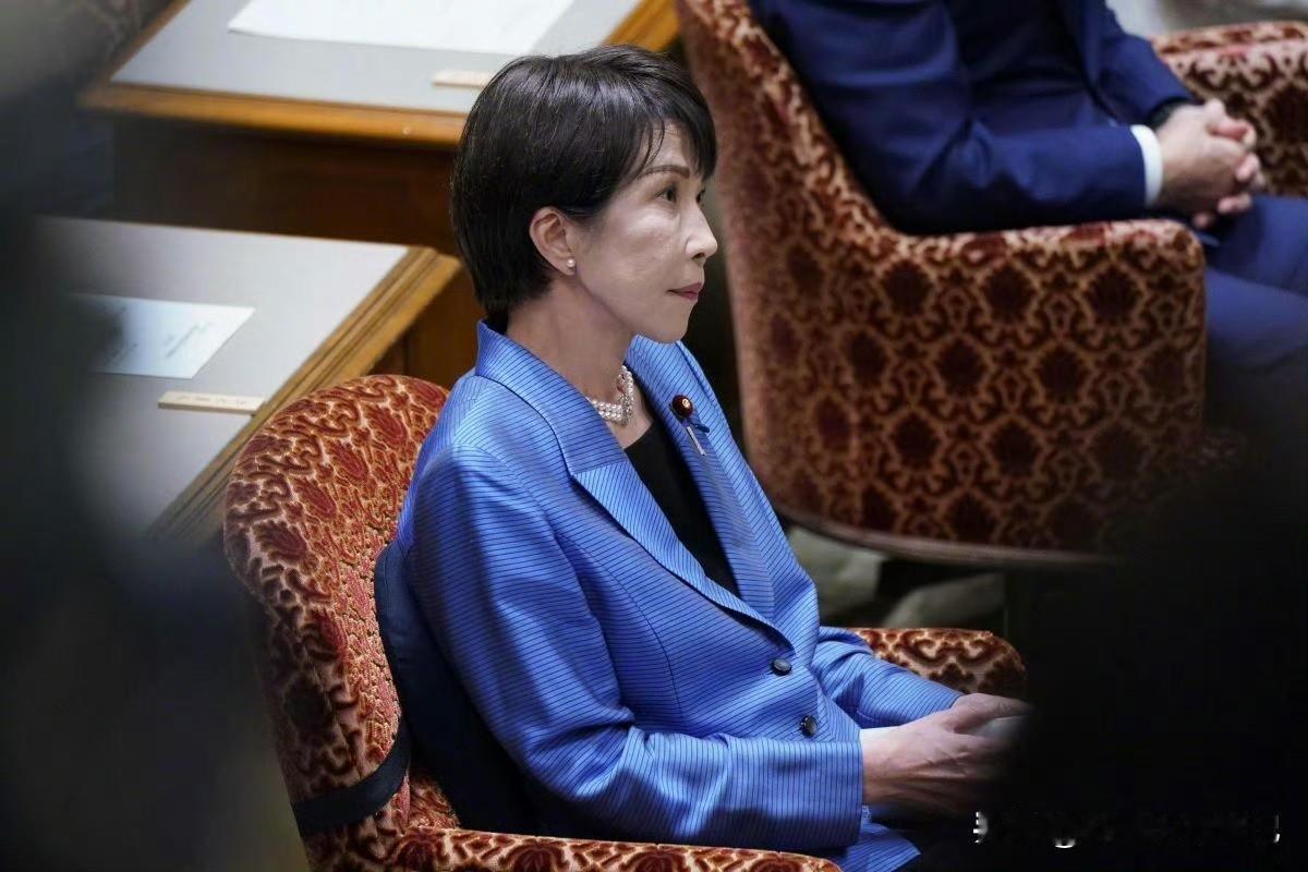 “嘴硬”一个月后，高市早苗终于松口：中日关系降温正在反噬日本经济。12月9日她被