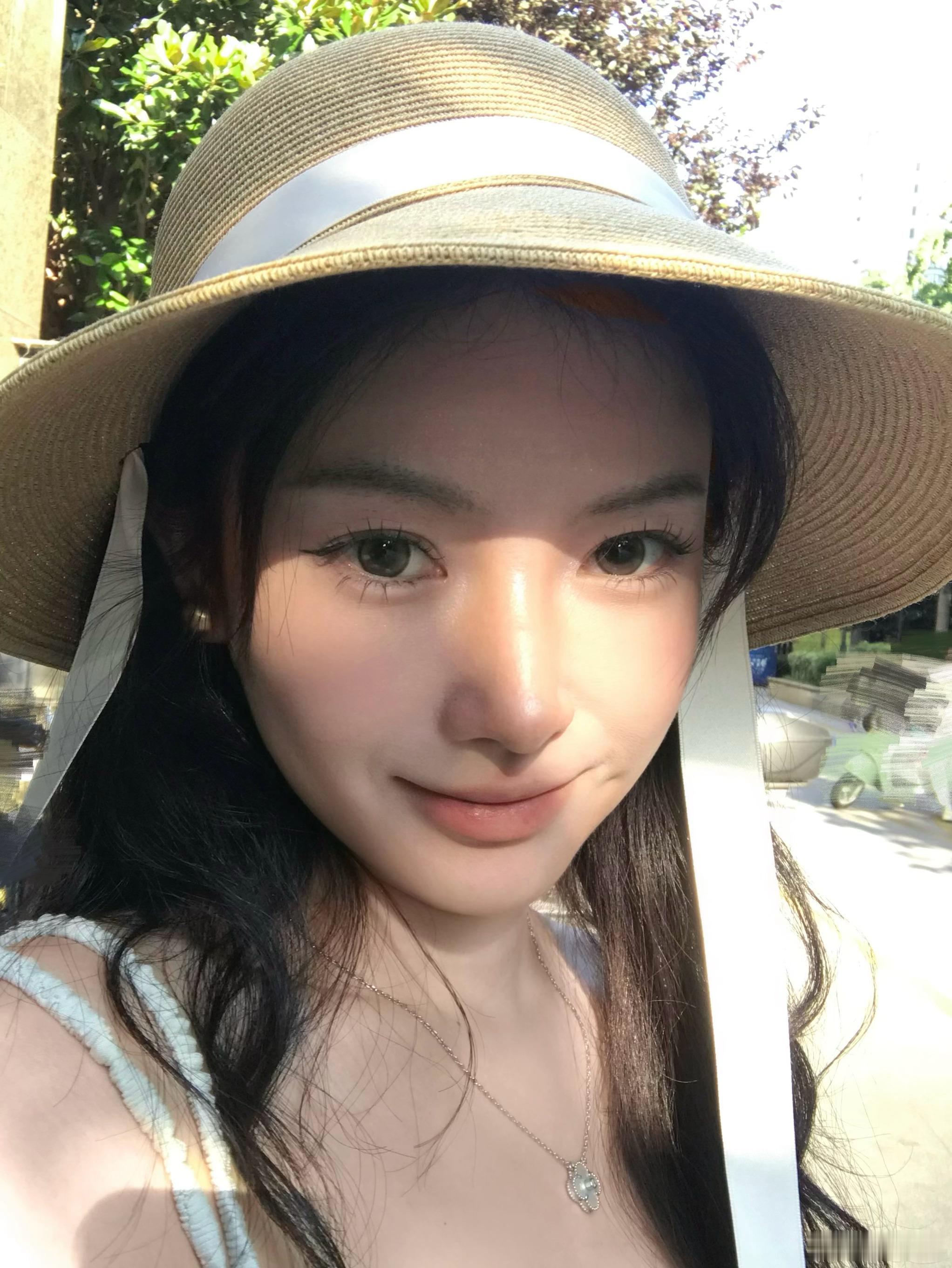 新帽子好喜欢！！很有型很仙女