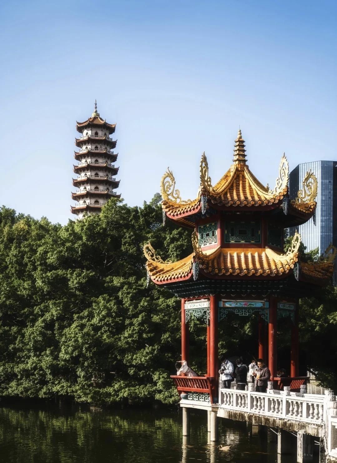 福州西禅寺。庙宇悠悠，古寺梵音，总能给人一种难得的平静。西禅寺虽处于繁华之中，寺