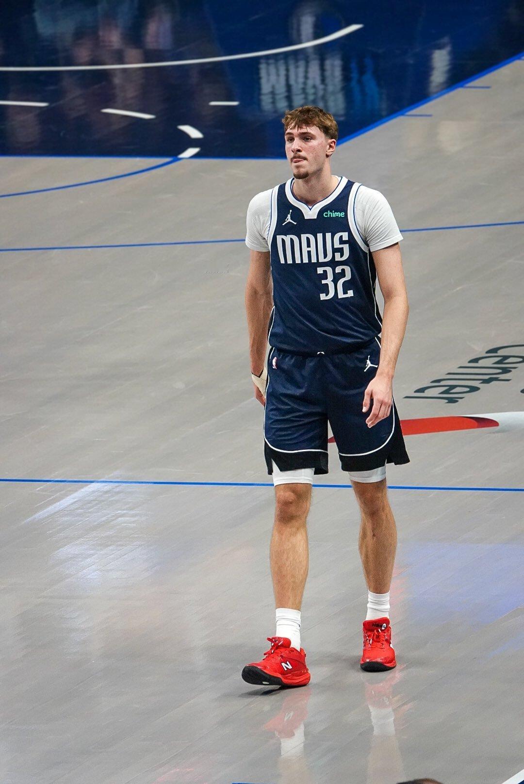 弗拉格单场出手15次以上时独行侠7胜4负弗拉格单场出手15次以下时独行侠3胜11