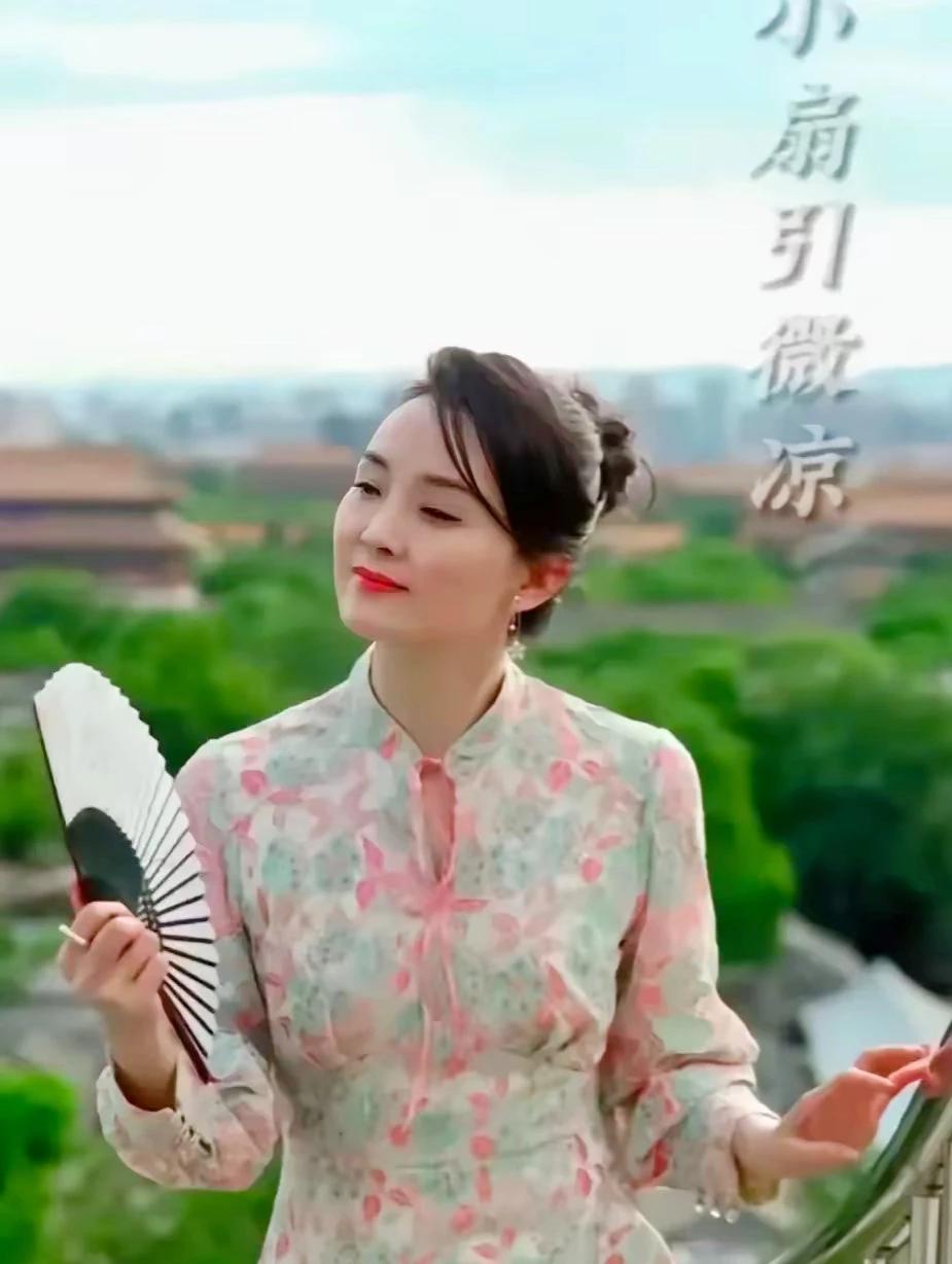 那些豪门阔太们，老爱炫耀自家的漂亮后花园，真假有钱人一瞅就明白。

像胡静和王艳
