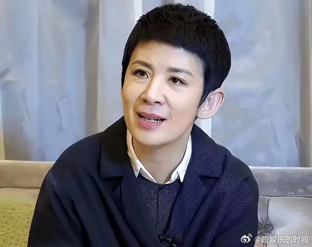 当年吴君如39岁，和陈可辛在家聊天，陈可辛很认真地提醒她：明年你就40岁了，再不