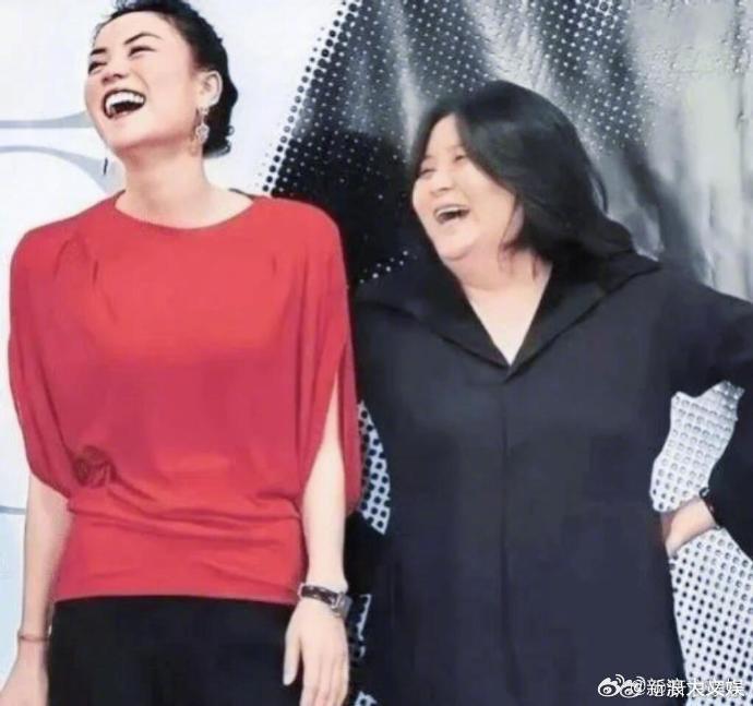 前经纪人怒斥王菲破坏锋芝婚姻谣言邱瓈宽 欠揍成这样的少呀 近日，有网友传谢霆锋、