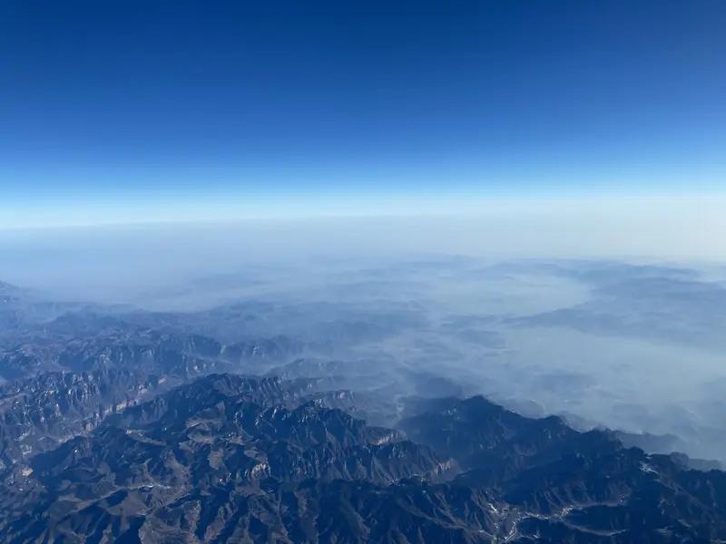 上联：水深千尺终有底，诚邀下联：水深千尺终有底，天高万丈永无疆。