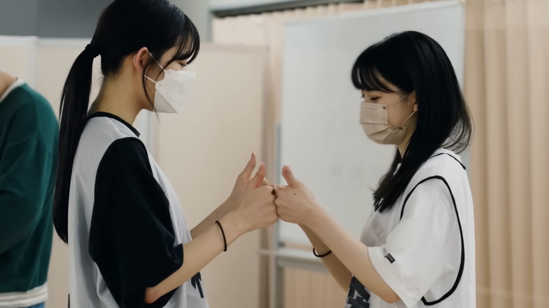 村山美羽＆石森璃花 “这是我的初恋 就像秋冬的雨” 