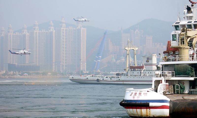 直升机救助 现在海上救助效率真的太高了！12 月 2 日，有渔民海上作业突发心梗