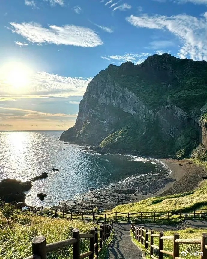 把心放宽把事看淡，余生轻松自在，少烦恼多喜乐安宁！ 