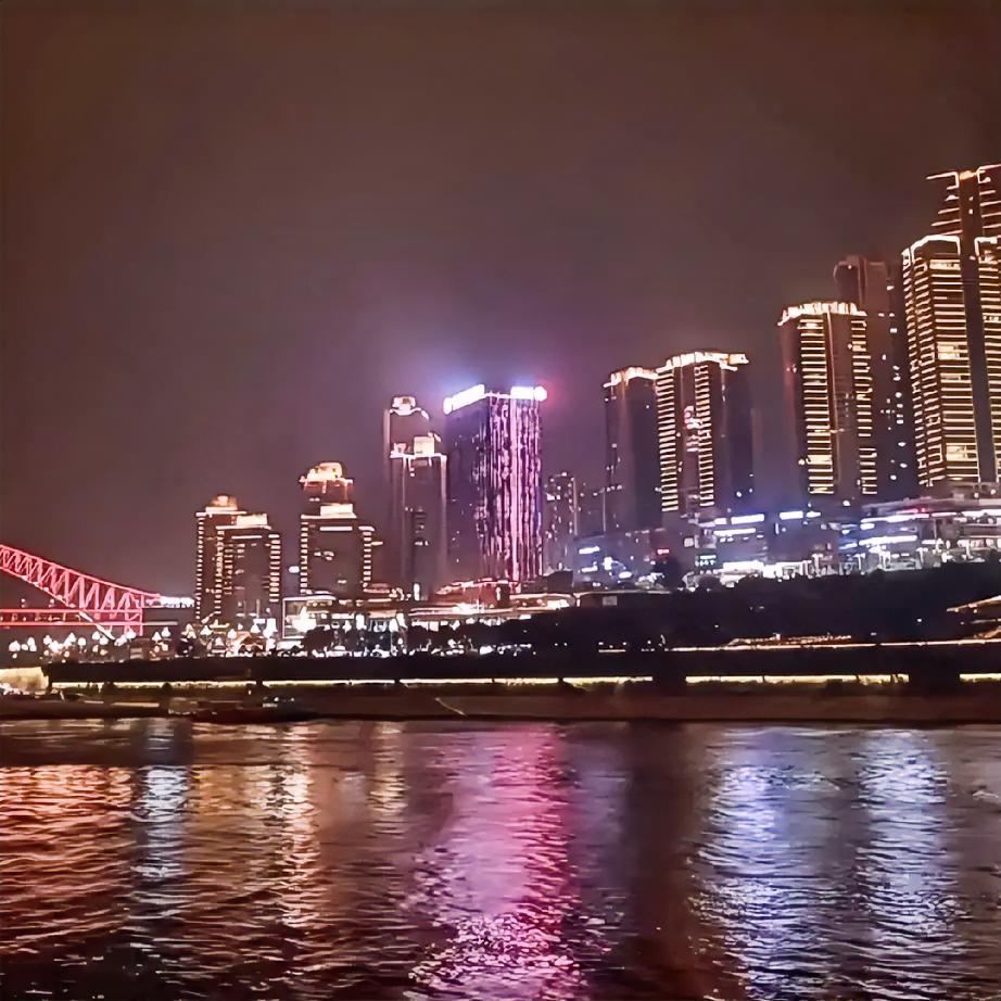 特别喜欢一段清醒又戳骨的话：
你行，你才有同行人。
你动，你才有同路人。
不是有