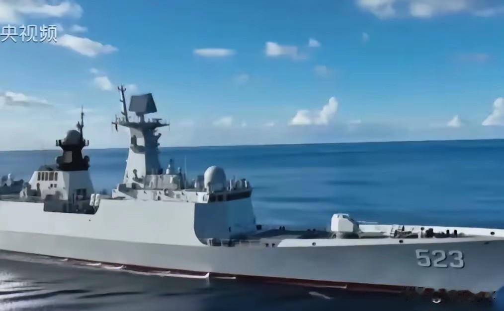 联合早报4月19日报道：中国官媒本周披露解放军曾与驶入台湾海峡的外国大吨位军舰缠